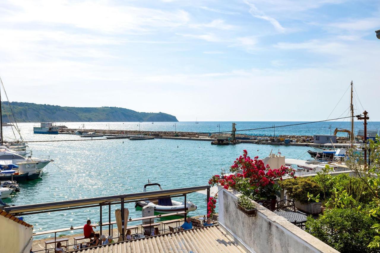 Vila Adriana Izola Bagian luar foto